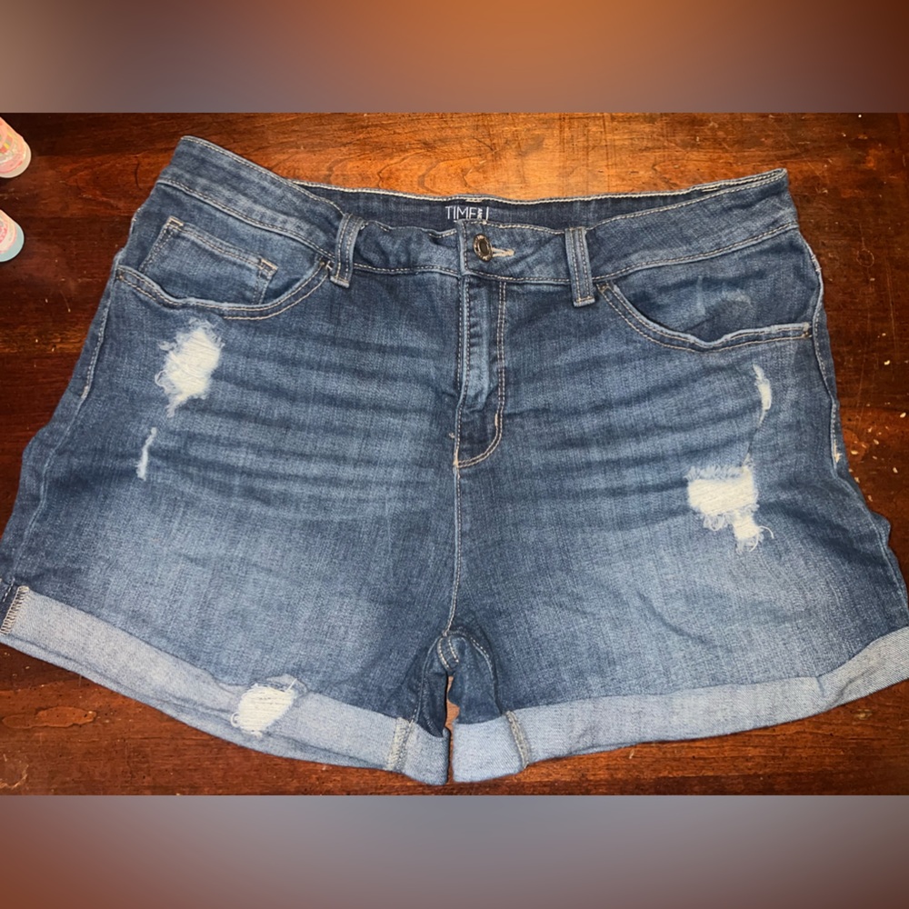 Time & Tru Mid-Rise Shorts